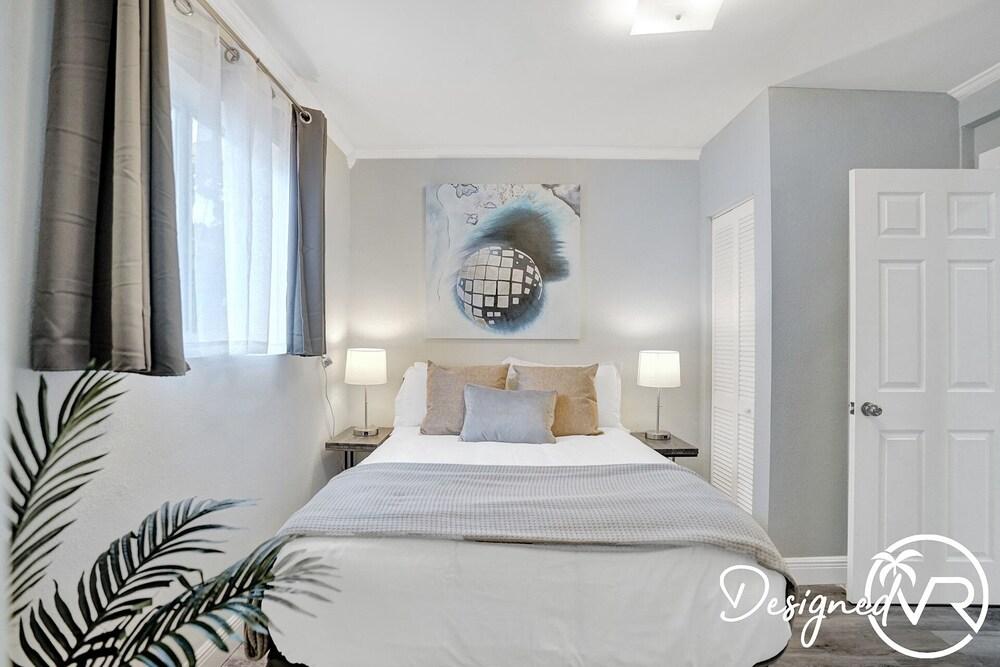 Beautiful 4 BR with Private Heated Pool