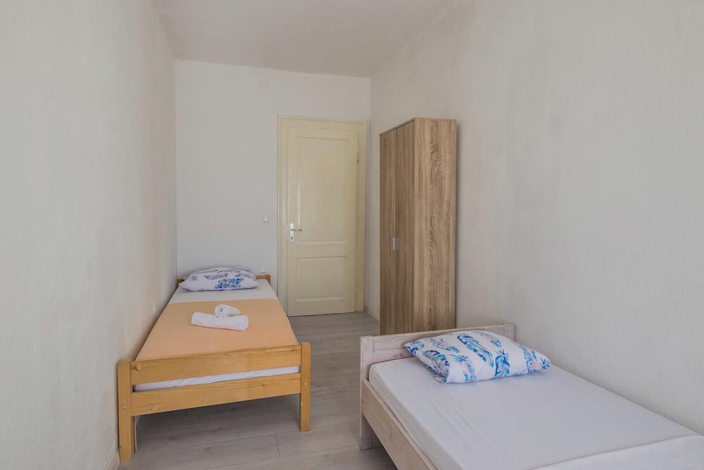 A1 - Spacious apt on the Seafront With Terrace