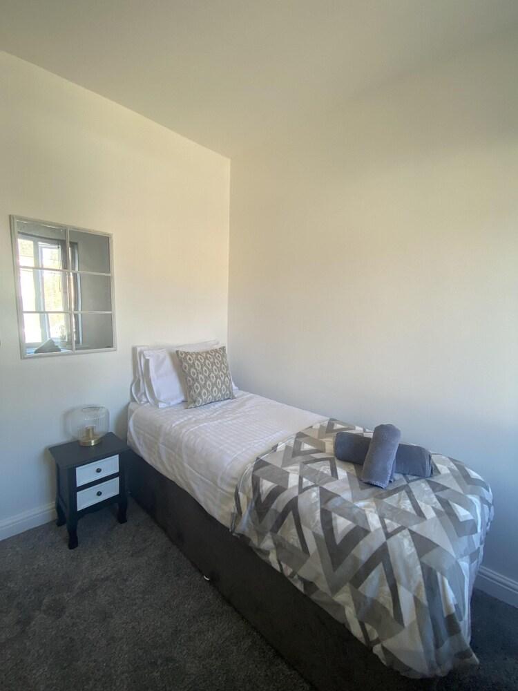 Ideal Lodgings in Bury