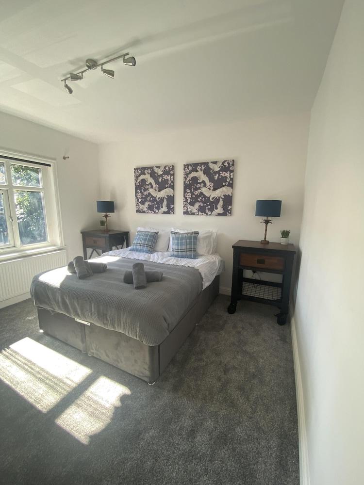 Ideal Lodgings in Bury