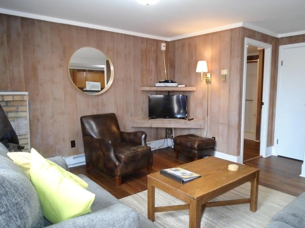 VCI - Cedar Village Condominiums #C5