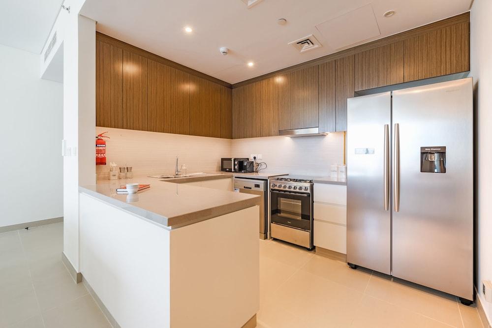 Stunning beachfront Apt. with Balcony Marina