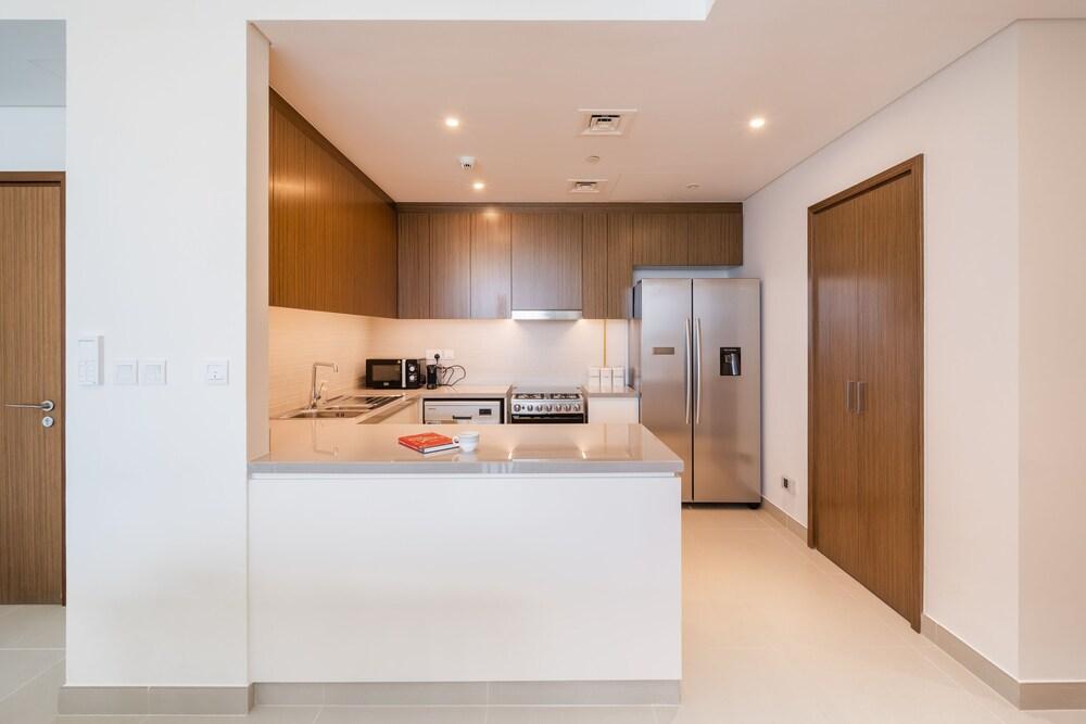 Stunning beachfront Apt. with Balcony Marina