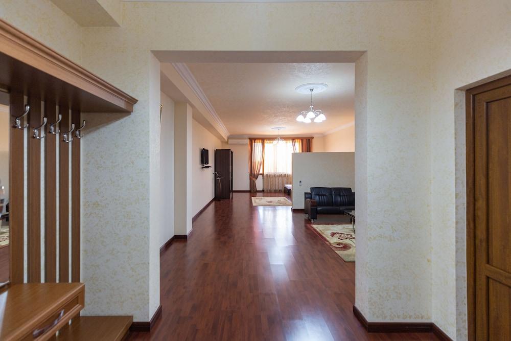 La Defense Hotel Yerevan