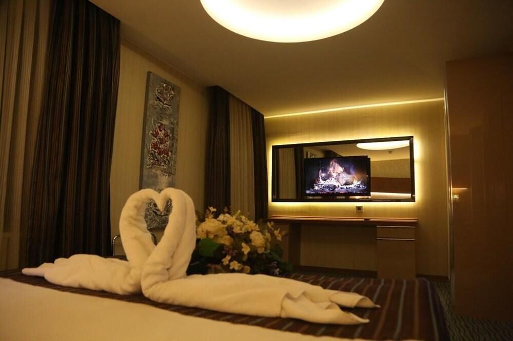 Reyna Premıum Hotel