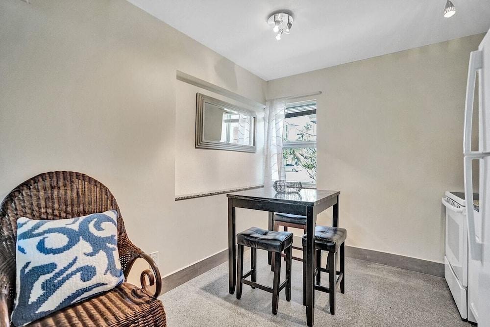 Modern Ocean-side Studio, 1br/1bath, Hollywood, Free Parking + Bbq!