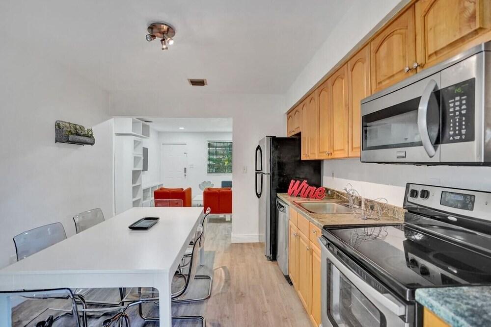 Biscayne Deluxe Private House, 4br/2bath, Free Parking, Garden & Bbq!