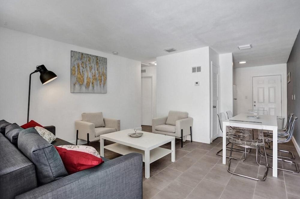 Remodeled West Palm Beach Apt w/ 2ba/1ba, Outdoor Living Area & Free Parking!