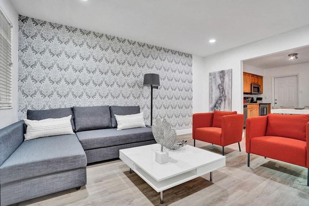 Biscayne Deluxe Unit, 2br/1bath, Free Parking, Garden & BBQ