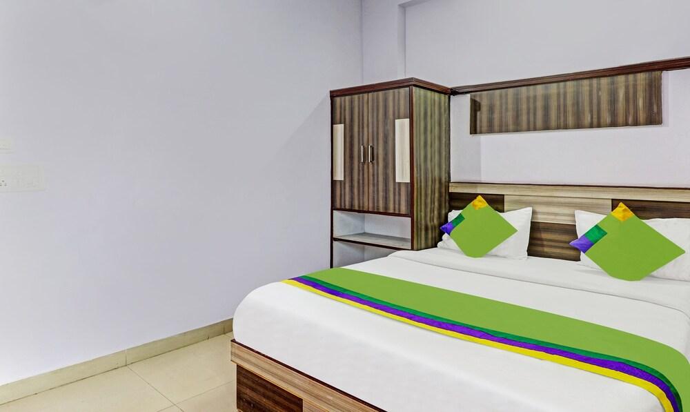 Itsy By Treebo - Golden Bird Agra