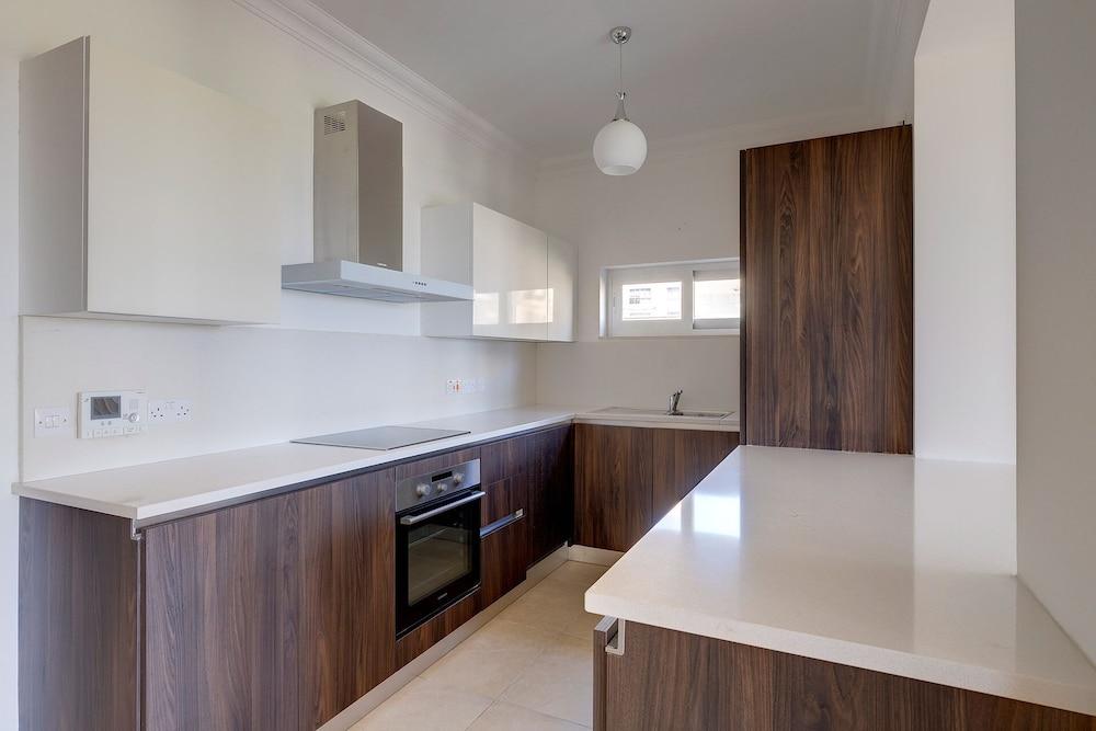 Seafront LUX Apart inc Pool, Upmarket Area