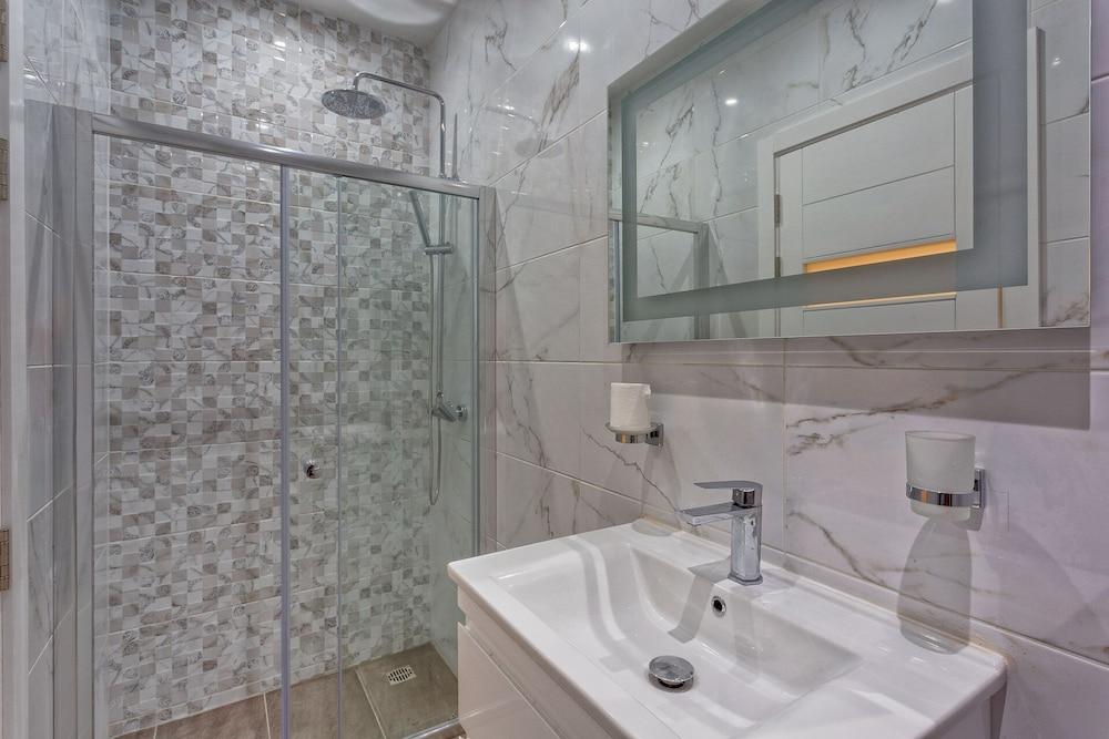 Stylish 1BR Apartment Steps to the Promenade