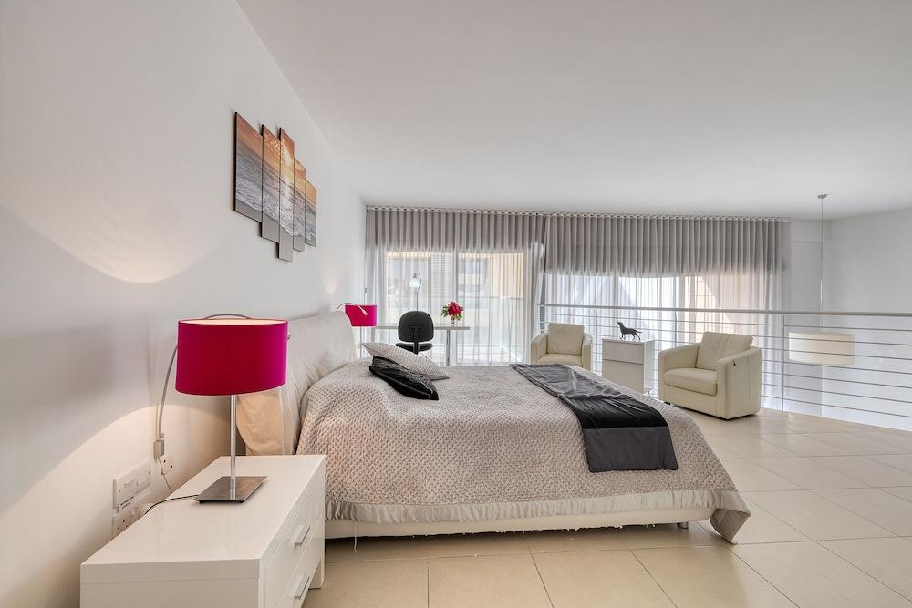 Duplex Luxury Apartment in Portomaso With Pool