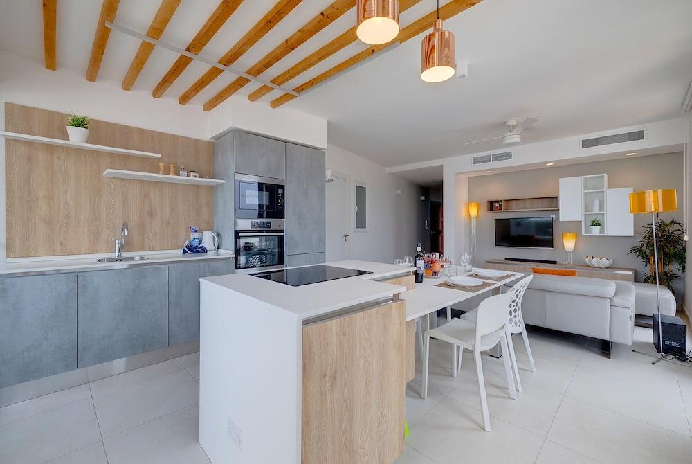 Stunning Apartment in a Central Location With Views