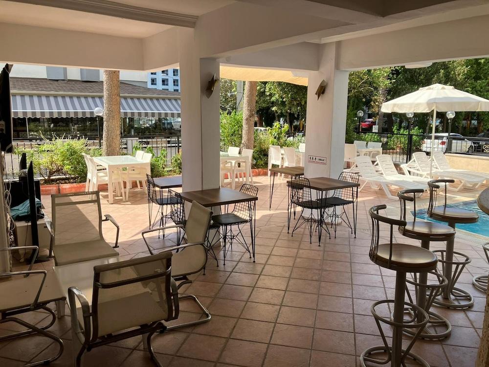 Christina Apart Otel