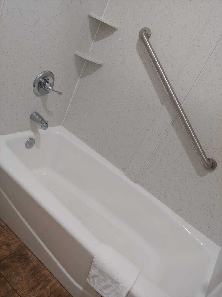 Budgetel Inn & Suites