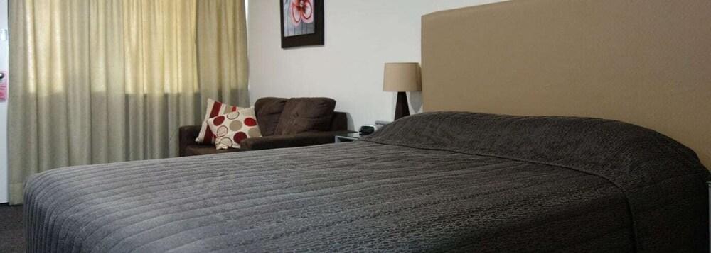 Porky's Motel Rockhampton