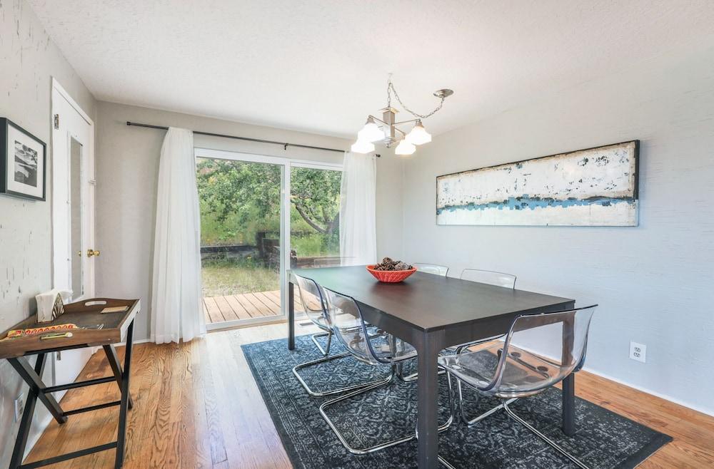 Point Lyle 3 Bedroom Home by RedAwning