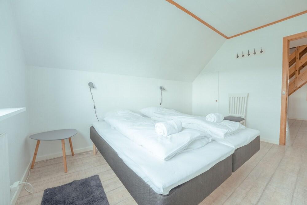 Sea View Apt - Central - Free Parking