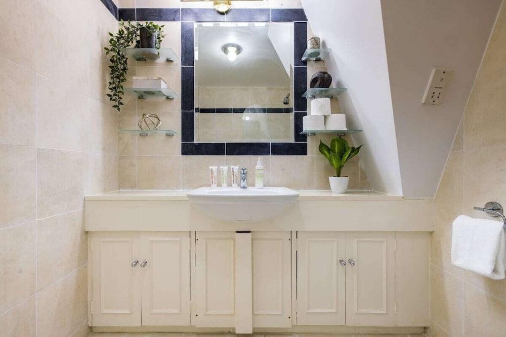 The St Johns Wood Classic - Snazzy 2bdr Flat