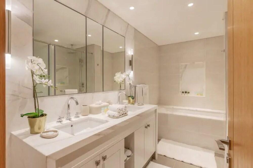 Boutique Living - Opera 3704