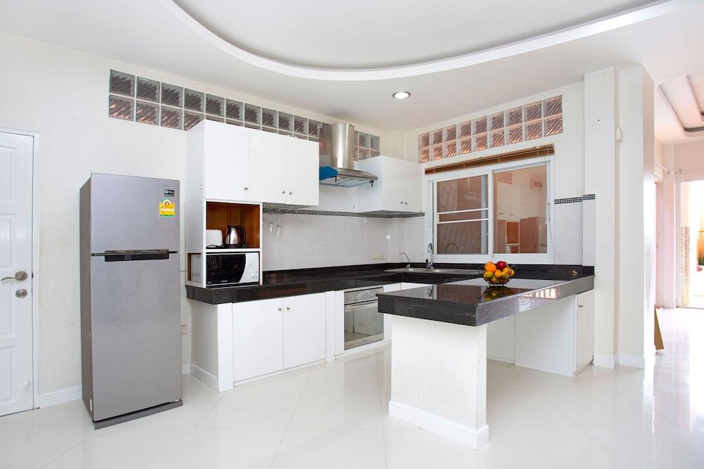 Holiday Bliss 3BR Pool Villa Lancelot 2