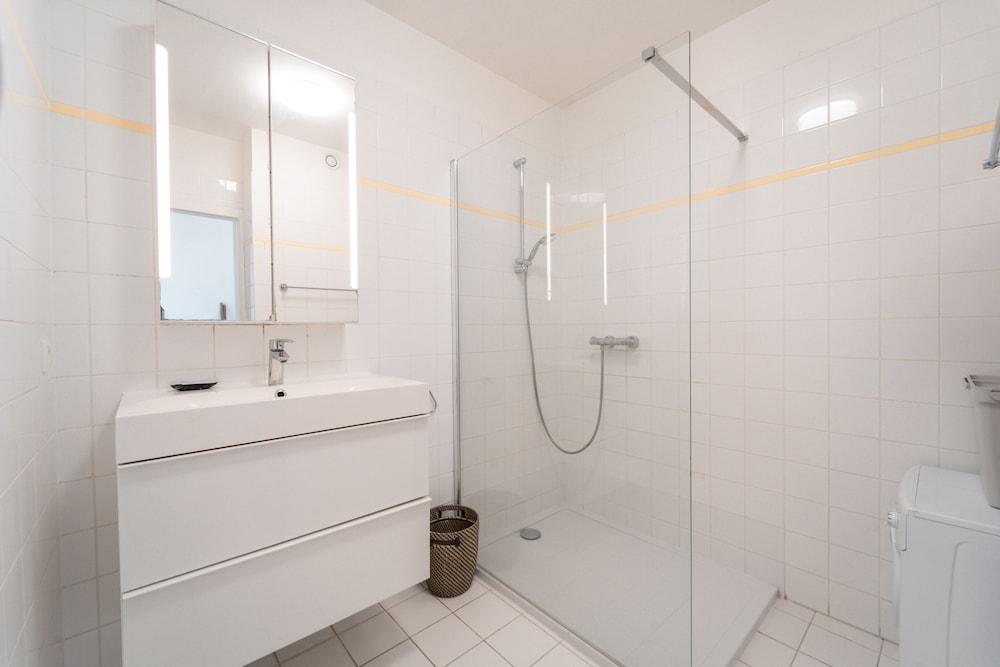 Brussels Pelican Charming