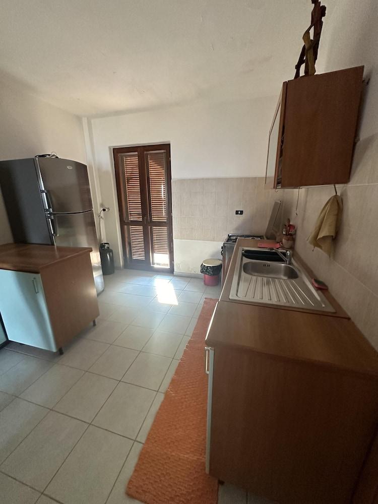 2 Bed Villa - Sleeps 4 - Pets - Garden - Parking