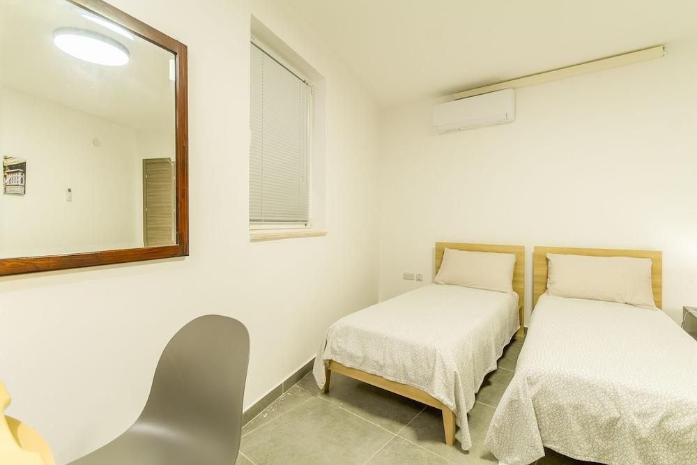 Gzira Central Bright & Modern 2bdr Apt