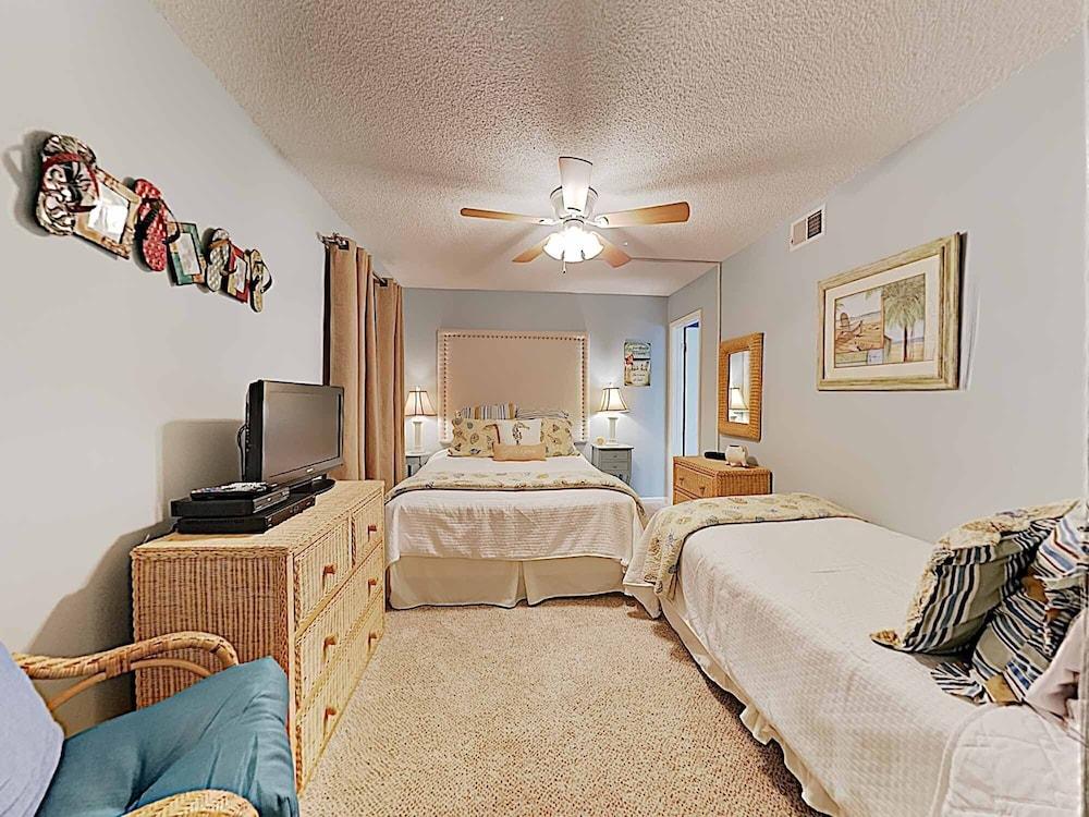 Island Sunrise #166 by Southern Vacation Rentals