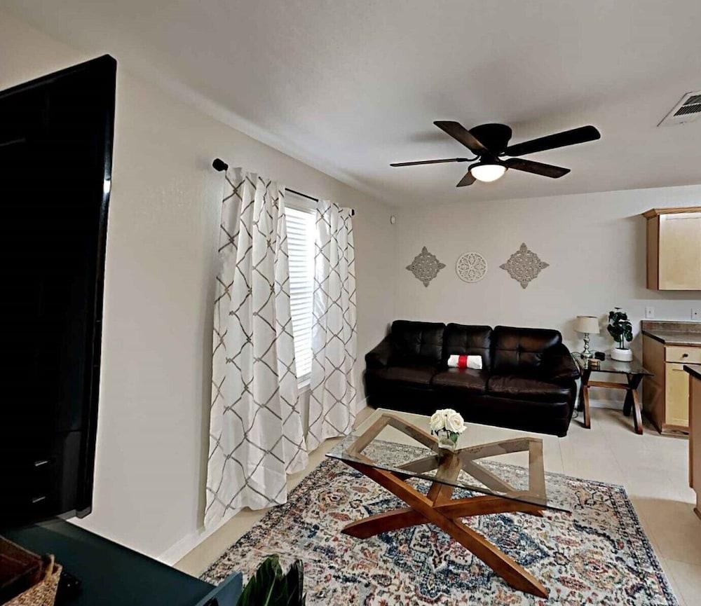 Cozy East Hill Getaway