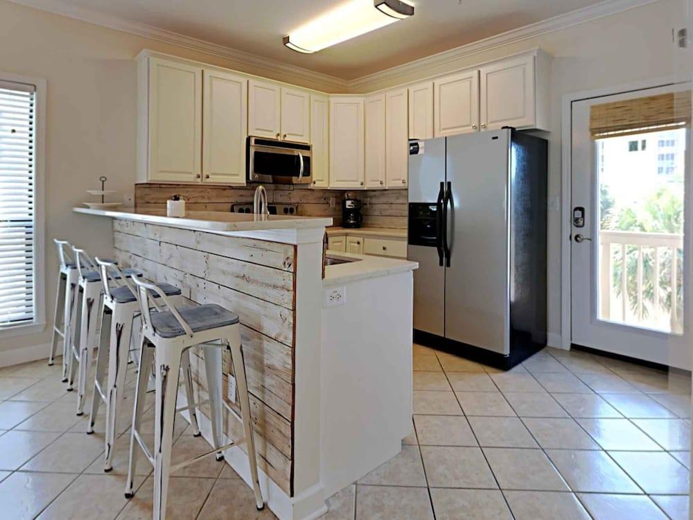 Molokai Villas #1A - River Side