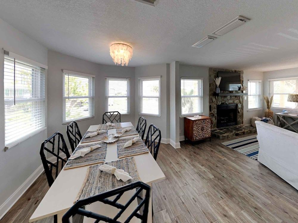 Beachin' Time by Southern Vacation Rentals