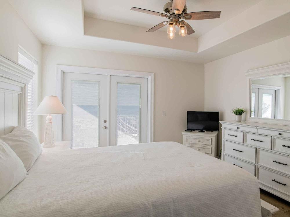 Seaside Cottage by Southern Vacation Rentals