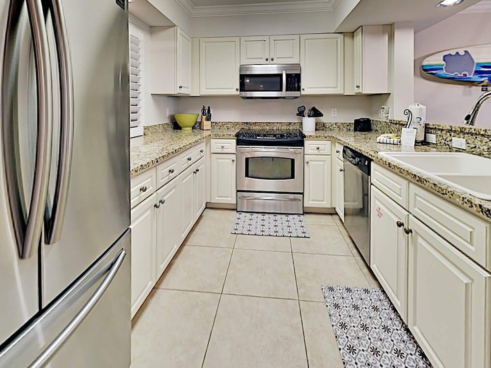 Destin West Heron #306 by Southern Vacation Rentals