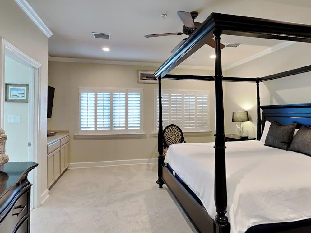 Regency Cabanas by Southern Vacation Rentals