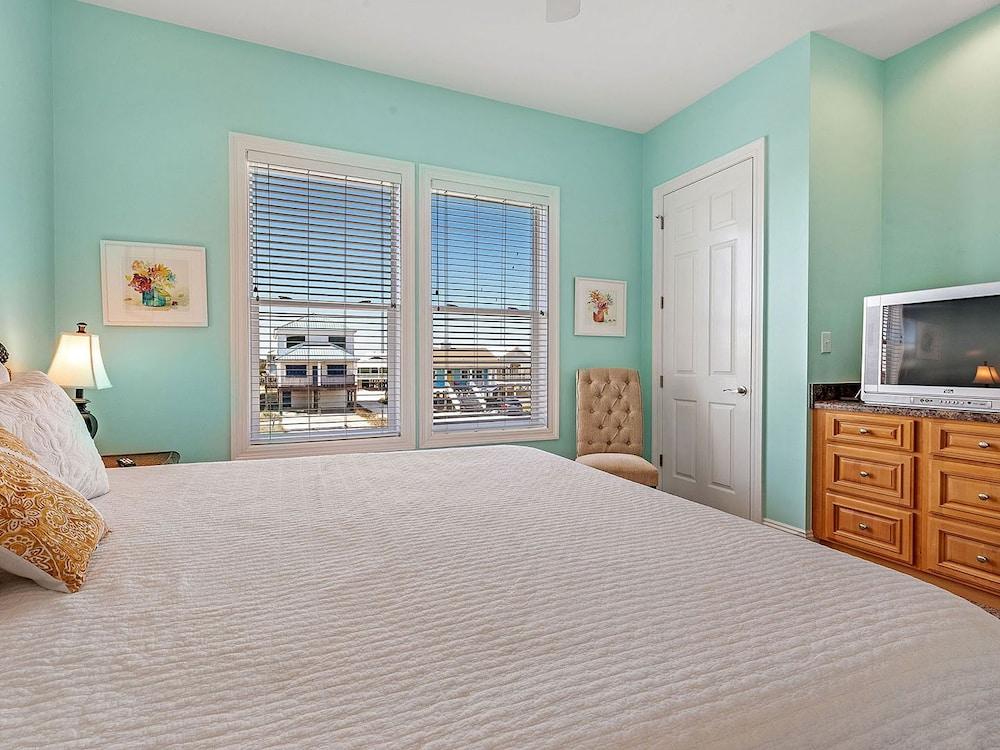 Wit's End by Southern Vacation Rentals