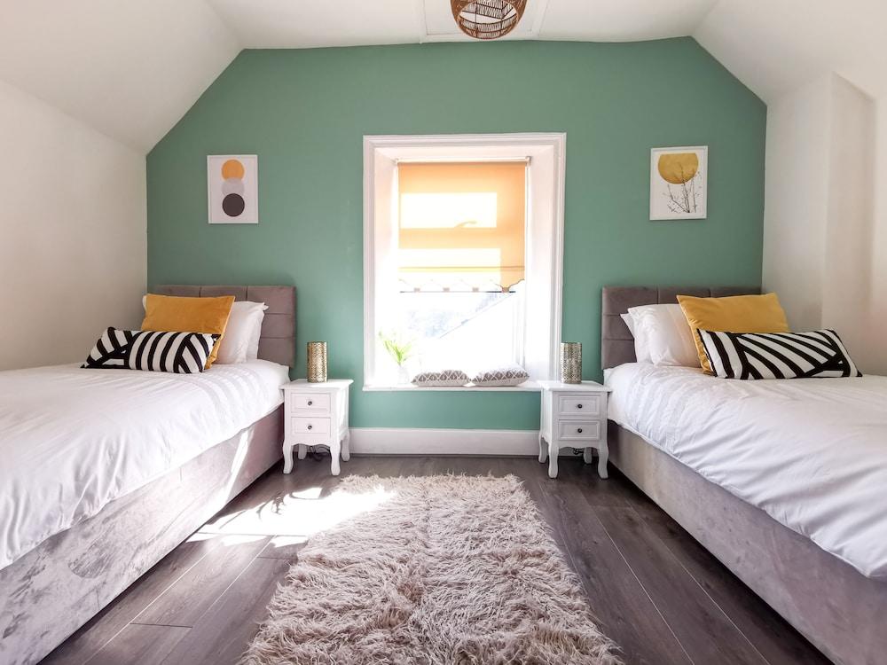 Week2Week 4 Bedroom Beach Home