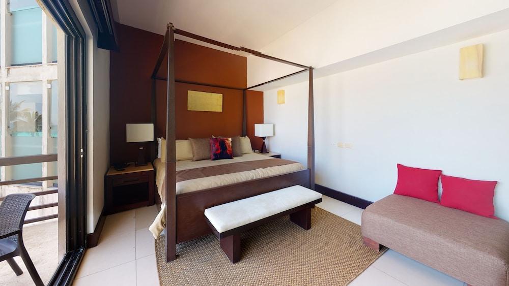 Aldea Thai 221 By Lockey