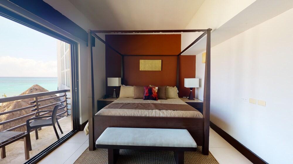 Aldea Thai 221 By Lockey