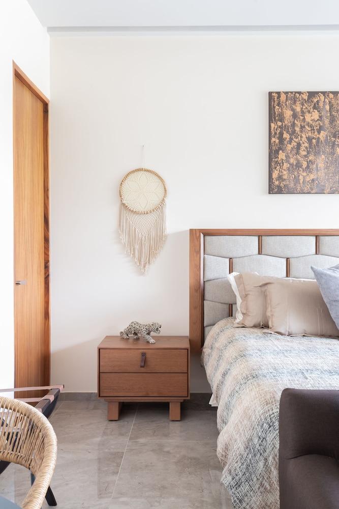 Mistiq D203 By Lockey