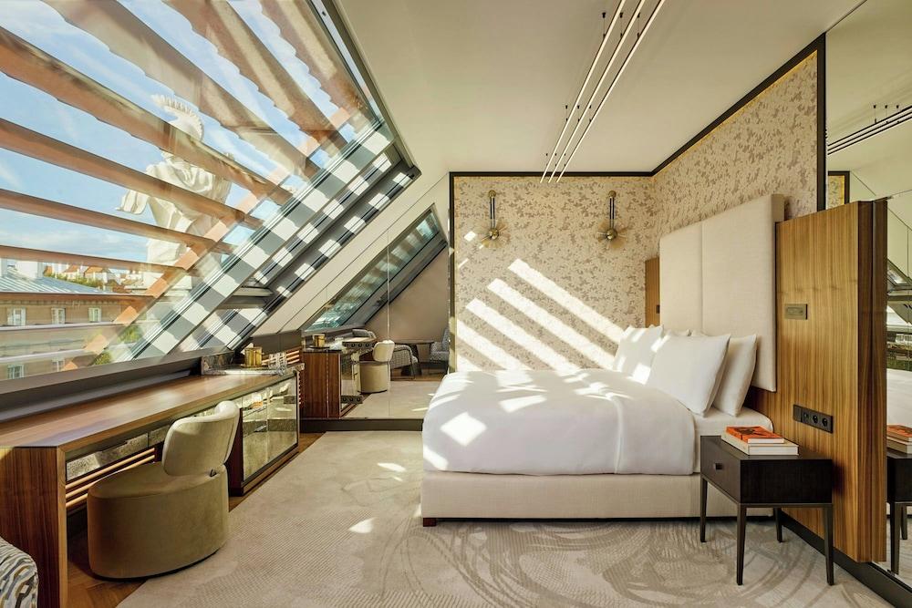 Hotel Verte, Warsaw, Autograph Collection