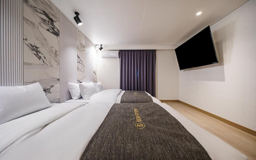 Brown Dot Incheon Juan Branch