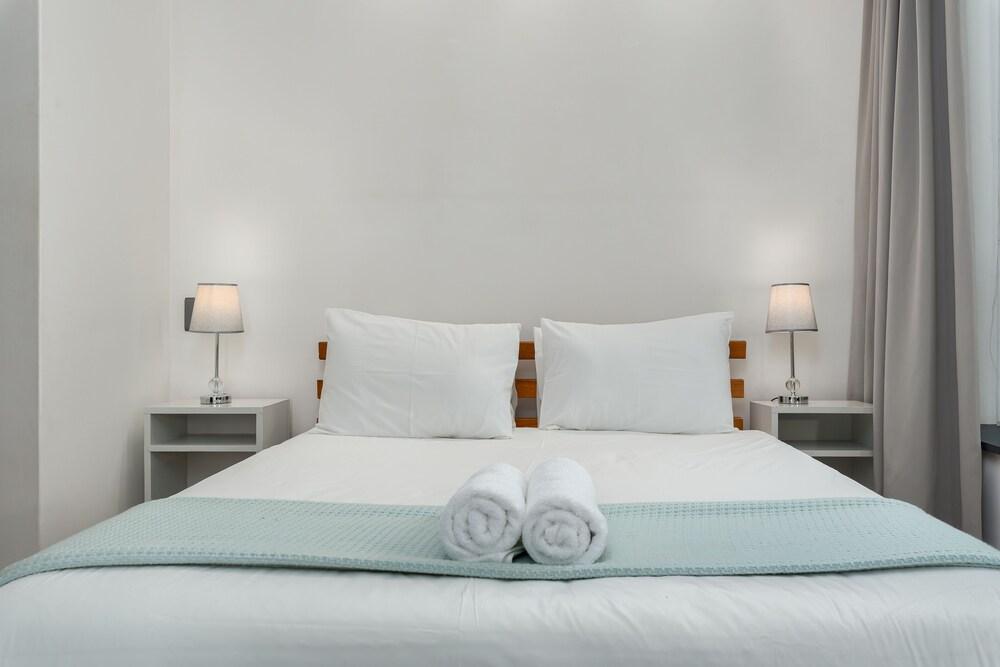 Mandela Rhodes T1002