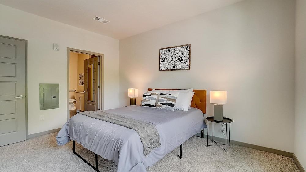 FRONTDESK Axel Row Apts Avondale Birmingham