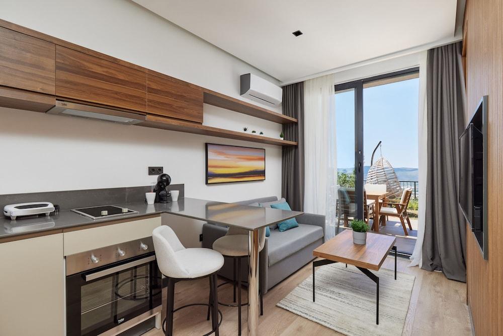 Bayview Hills Luxury Residences