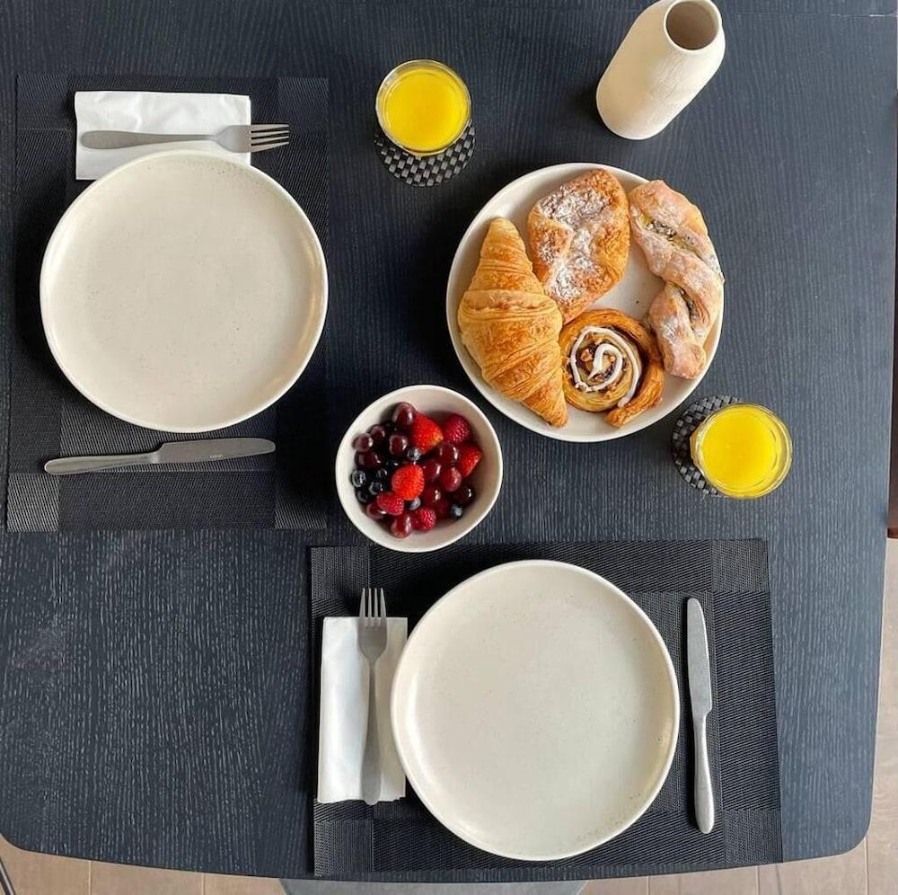 Design led 1 Bedroom Flat in Buzzing Queens Park