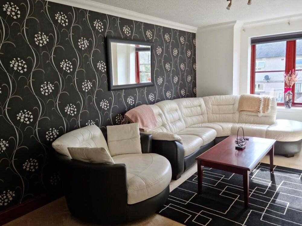 Superb 2 Bedroom Flat Tillicoultry