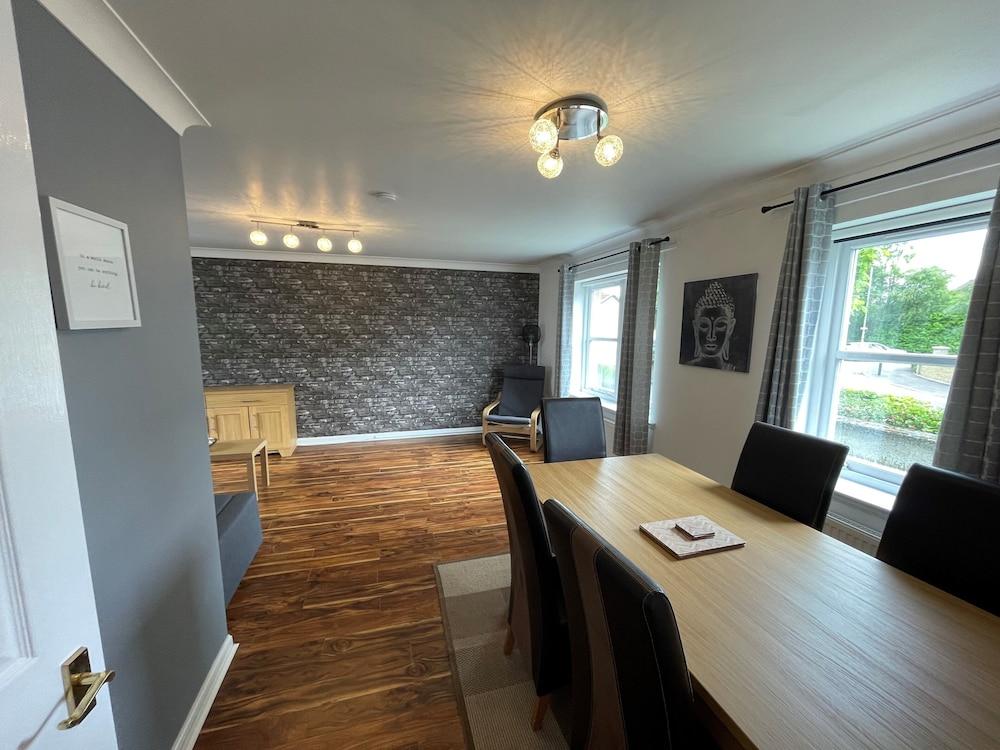 Beautiful 2-bed Apartment in Renfrew