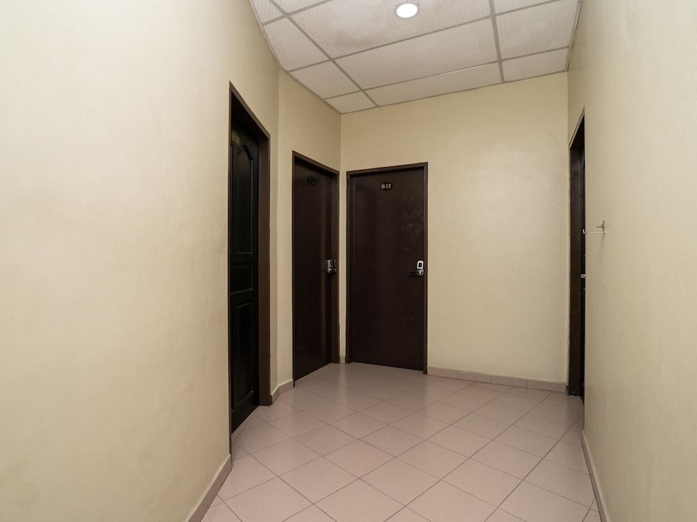 OYO 90585 D Pearl Hotel